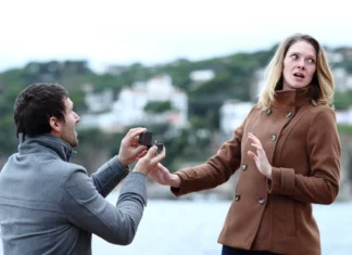 A woman discovers her partner’s betrayal at the very moment he proposes to her
