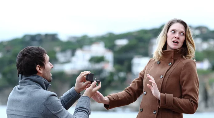 A woman discovers her partner’s betrayal at the very moment he proposes to her