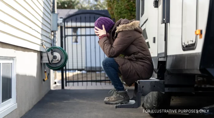 Husband locks wife out over cheating suspicion – She proves him wrong