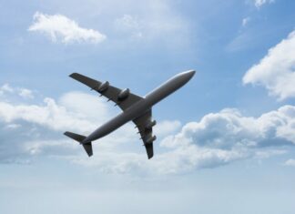 Woman loses her husband in a plane crash – Years later she bumps into him and his mother at a local store