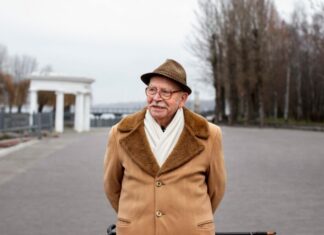 No one came to assist the elderly man stranded by the highway, and it took me some time to grasp the reason