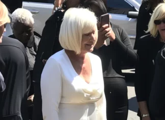 My stepmom wore white to my dad’s funeral along with her four adult children – The room went silent when the lawyer pulled out a letter