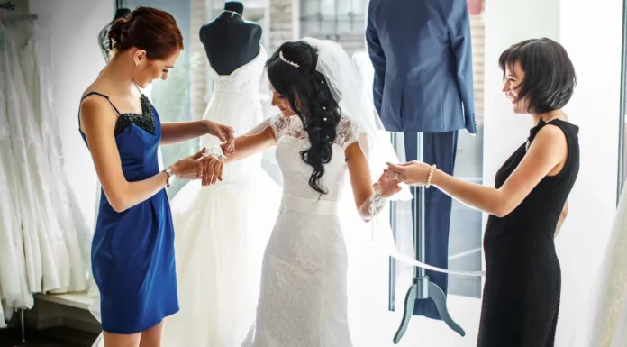 I promised to pay for my niece’s wedding dress, but quickly reconsidered after overhearing her phone conversation