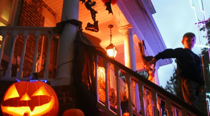 Boy decorates a lonely elderly woman’s house for Halloween to show her the joy of celebrating the holiday