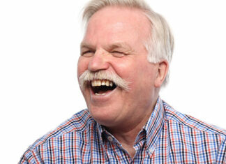 92-yr-old’s hilarious reaction to a teenager’s crazy hair will leave you in stitches