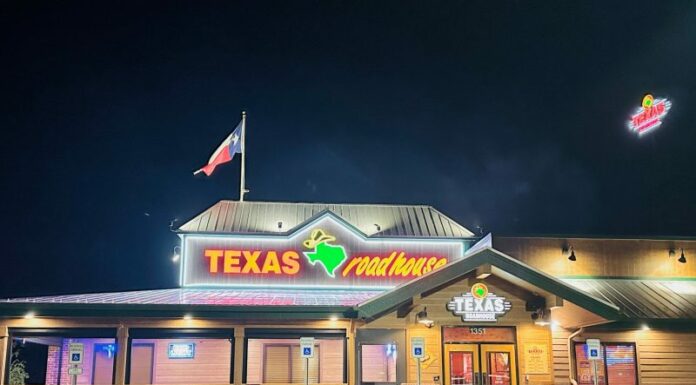 They didn’t expect this – Single photo goes viral as family is denied booth at restaurant