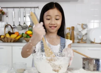 The reason why the 7-year-old daughter of my fiance cooks and does all the chores daily left me speechless