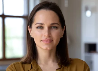 My boyfriend hid me from everyone—If only I knew why