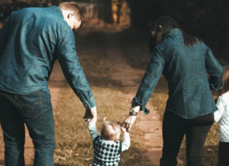 Single mom of four buys used car, owner tells her to look in trunk when she gets home
