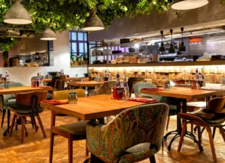 Elderly teacher helps freezing young boy – gets repaid 7 years later