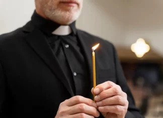 Priest stunned by unexpected discovery while conducting funeral