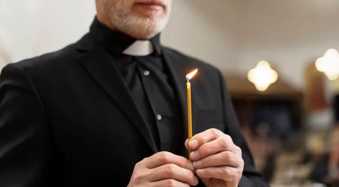 Priest stunned by unexpected discovery while conducting funeral