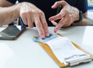 People who can’t afford to tip 20% ‘don’t deserve’ to eat out