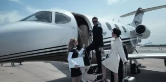 I served a rich couple on a plane