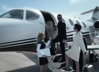 I served a rich couple on a plane