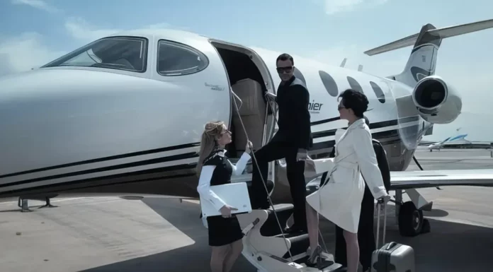 I served a rich couple on a plane