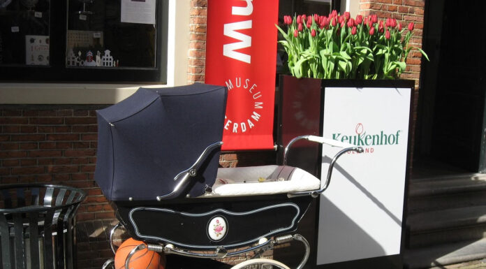 A Mom Sold Her Stroller to Feed Her Kids—What She Found on Her Doorstep the Next Day Shocked Her