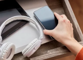 I accidentally picked up my husband’s work call, and the voice on the other end revealed his double life