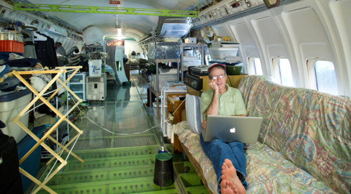 Wait Until You See Inside This Man’s Home, Which He Made Out of an Airplane