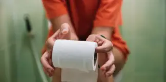 Doctor has warning for anyone who notices bubbles in their urine when they go to the toilet