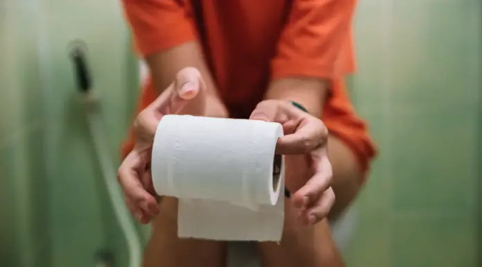 Doctor has warning for anyone who notices bubbles in their urine when they go to the toilet