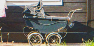 Struggling woman purchases a used stroller for her baby and discovers an envelope hidden inside