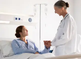 Woman reveals 3 overlooked symptoms before her stage 4 cancer diagnosis at 28