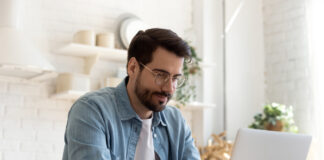 Person who used AI to apply for 1,000 jobs while sleeping wakes up to shocking results