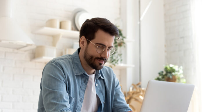 Person who used AI to apply for 1,000 jobs while sleeping wakes up to shocking results