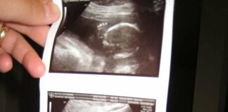 My daughter found a picture in her dad’s suitcase – It made me faint