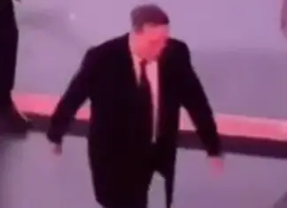 Video of Elon Musk allegedly ‘abandoning’ his 4-year-old son has gone viral, but things aren’t what they seem