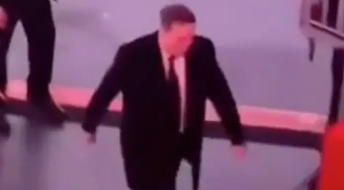 Video of Elon Musk allegedly ‘abandoning’ his 4-year-old son has gone viral, but things aren’t what they seem