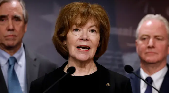 Senator’s sharp reply after Elon Musk demands to know what she ‘got done last week’
