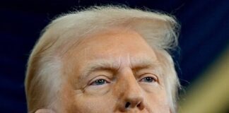 Troubling detail in the latest White House photo of Trump