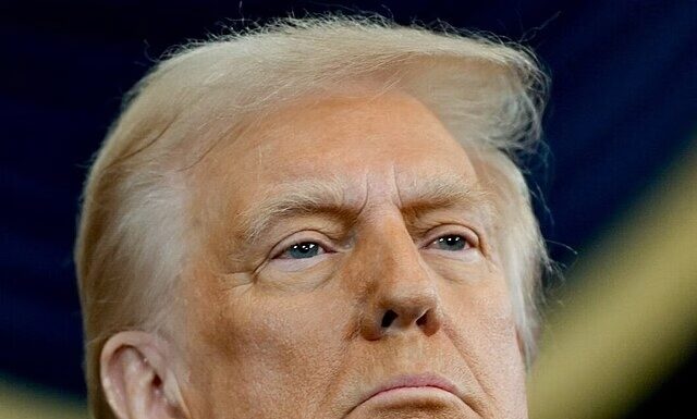 Troubling detail in the latest White House photo of Trump