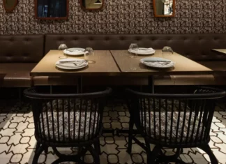 The secret of the mirror image: Long lost brothers