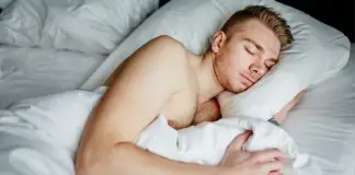 Expert reveals reason why sleeping without any clothes on in hot weather might be a bad idea