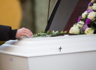 Dog’s barking at a funeral exposes an empty coffin