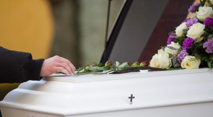 Dog’s barking at a funeral exposes an empty coffin