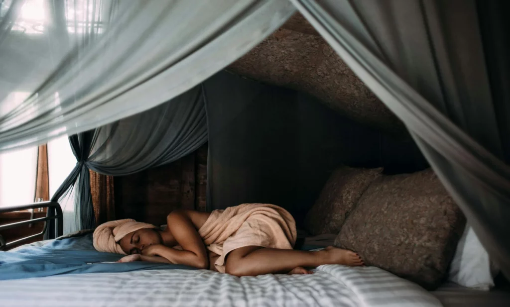 Expert reveals reason why sleeping without any clothes on in hot weather might be a bad idea.