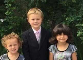 Family waited 1,103 days for this photo