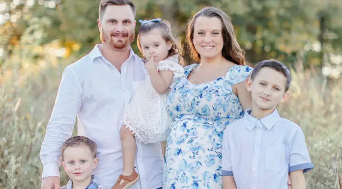 Mom and 4 children killed in fiery crash while traveling to see husband