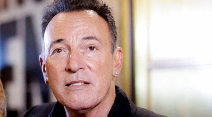 Bruce Springsteen slams Trump era during emotional concert speech that’s going viral