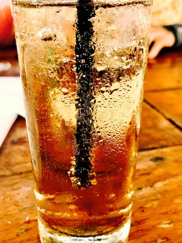 A sugar craving became a dangerous addiction with health consequences for a man who consumed 7 liters of soda for an entire decade.