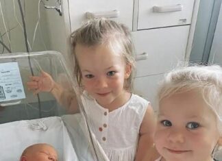 Couple with dwarfism have three children against all odds