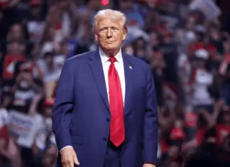 Trump fires back at celebrity boycott during his and Melania’s surprise ‘Les Misérables’ outing