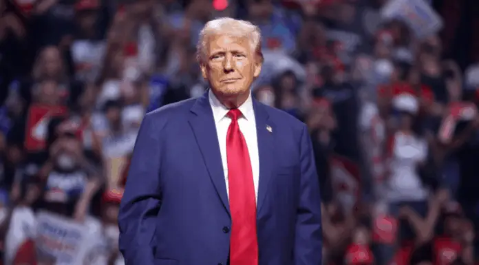 Trump fires back at celebrity boycott during his and Melania’s surprise ‘Les Misérables’ outing