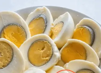 What causes the green ring around hard-boiled eggs?