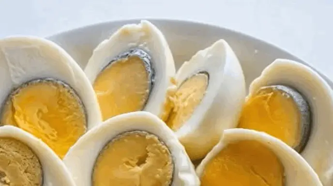 What causes the green ring around hard-boiled eggs?