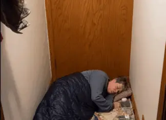 She made my elderly mom sleep on the floor — I’ll never forgive her